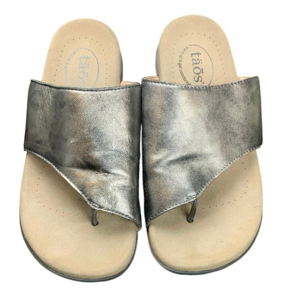 Taos Vacation Sandals Womens 8 Metallic Pewter Leather Thong Comfort Slides